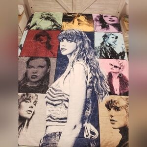 579- Throw Blanket Taylor Blue Black White Color New Without Tags